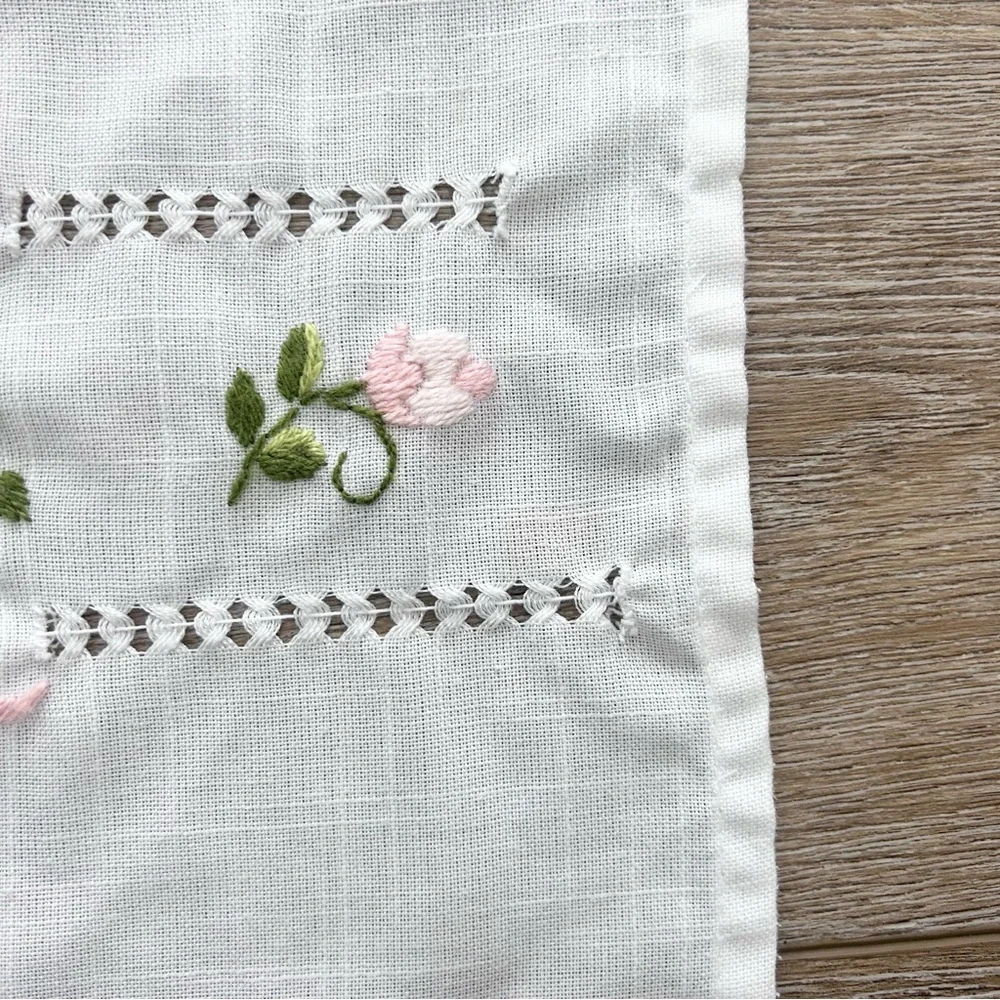 Embroidered White‎ Floral Peach Crochet Trim Hand-towel Bathroom Powder-room